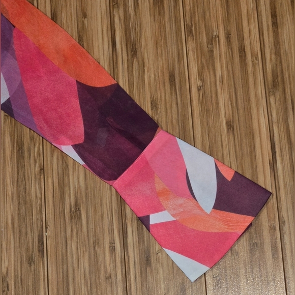 💚 NWT Prettty Little Thing Colorful Abstract Button-Up Blouse - Picture 4 of 11